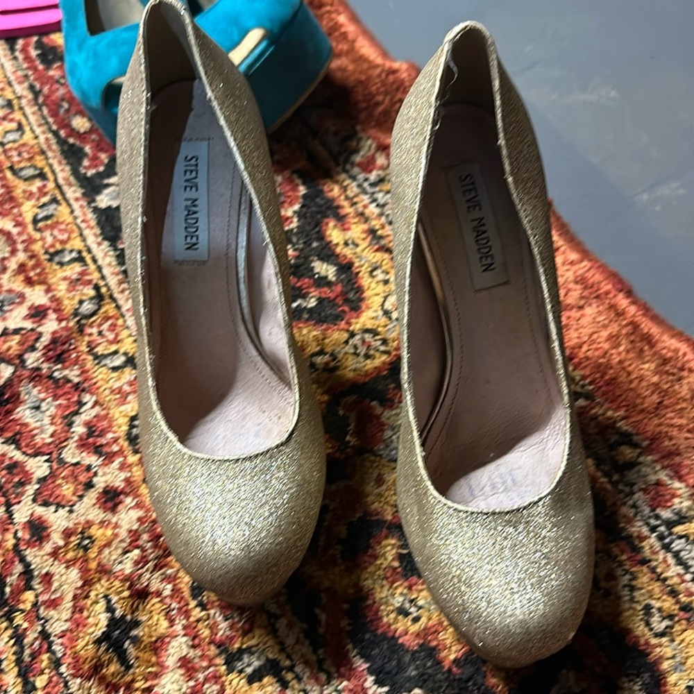 PRICE DROP!!!!! Steve Madden gold sparkle stiletto heel size 8 1/2